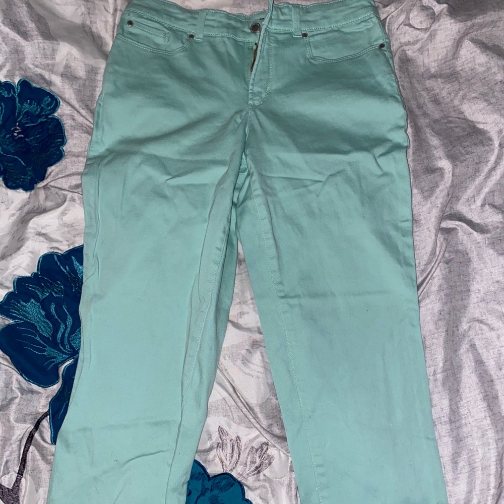 💚💚Light green Capri pants